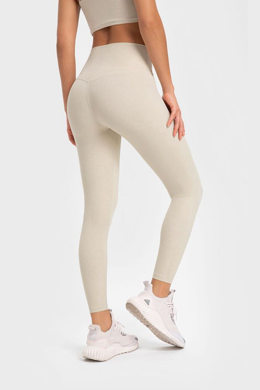 Women’s high-waisted, wide waistband leggings for yoga.