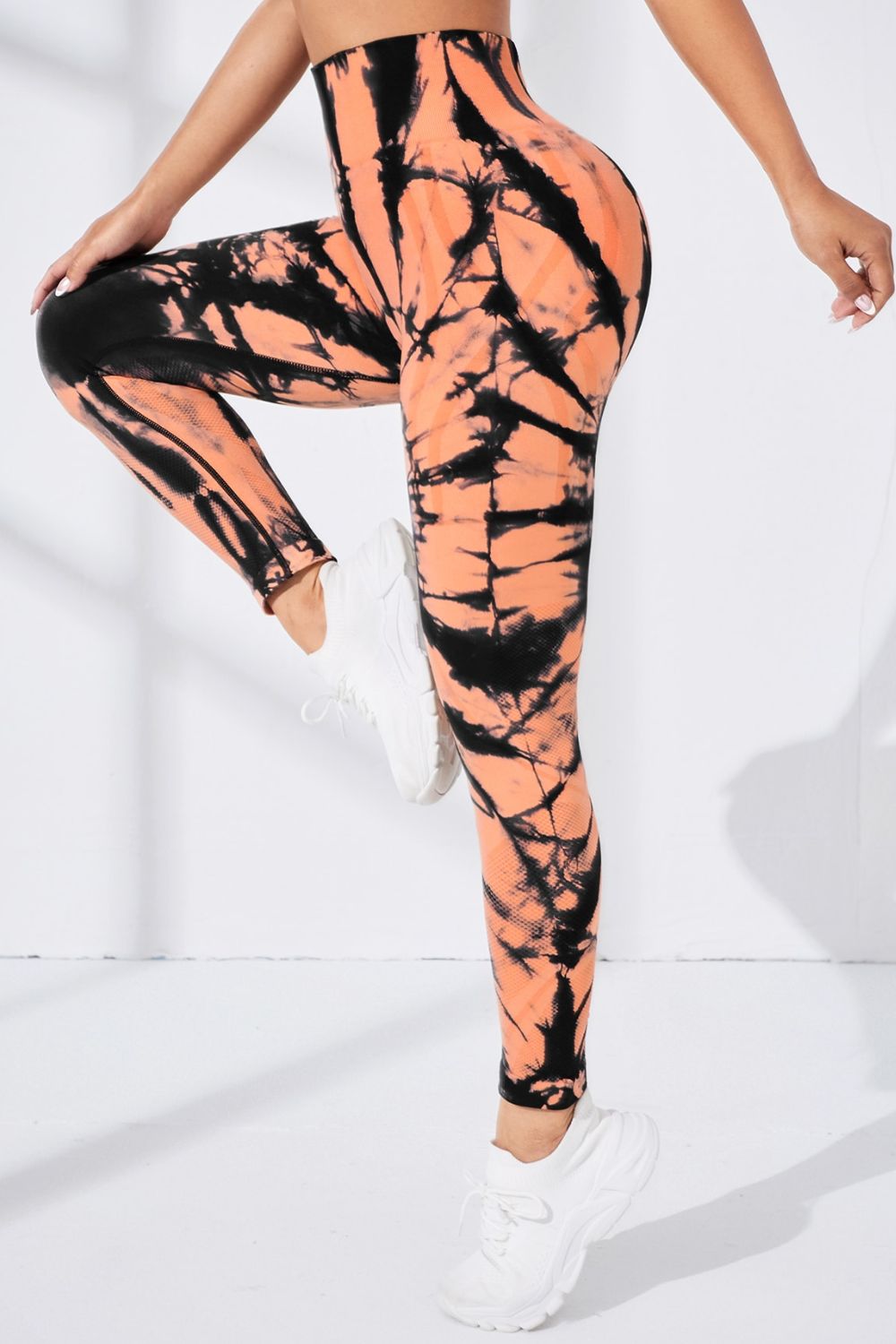 Zanneft PulseFlex slim fit sporty active pants for women – high stretch second-skin leggings studio photo.