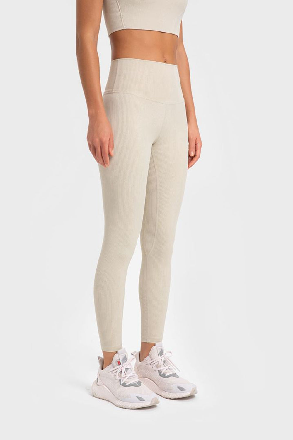 Women’s high-waisted, wide waistband leggings for yoga.