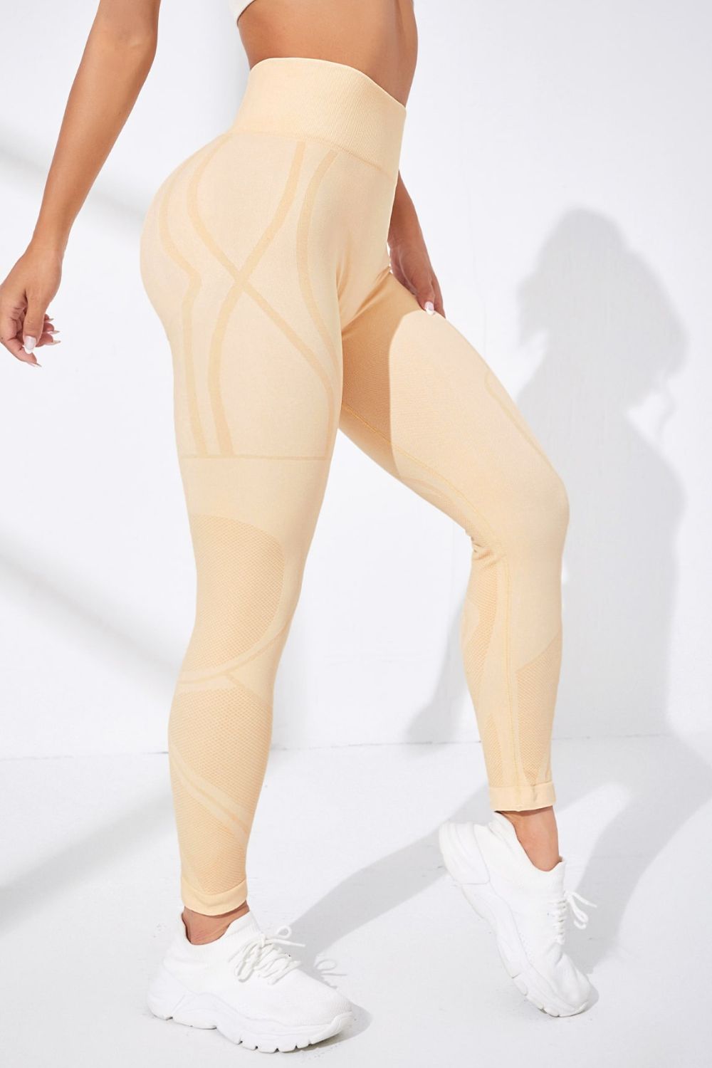 Zanneft PulseFlex slim fit sporty active pants for women – high stretch second-skin leggings studio photo.