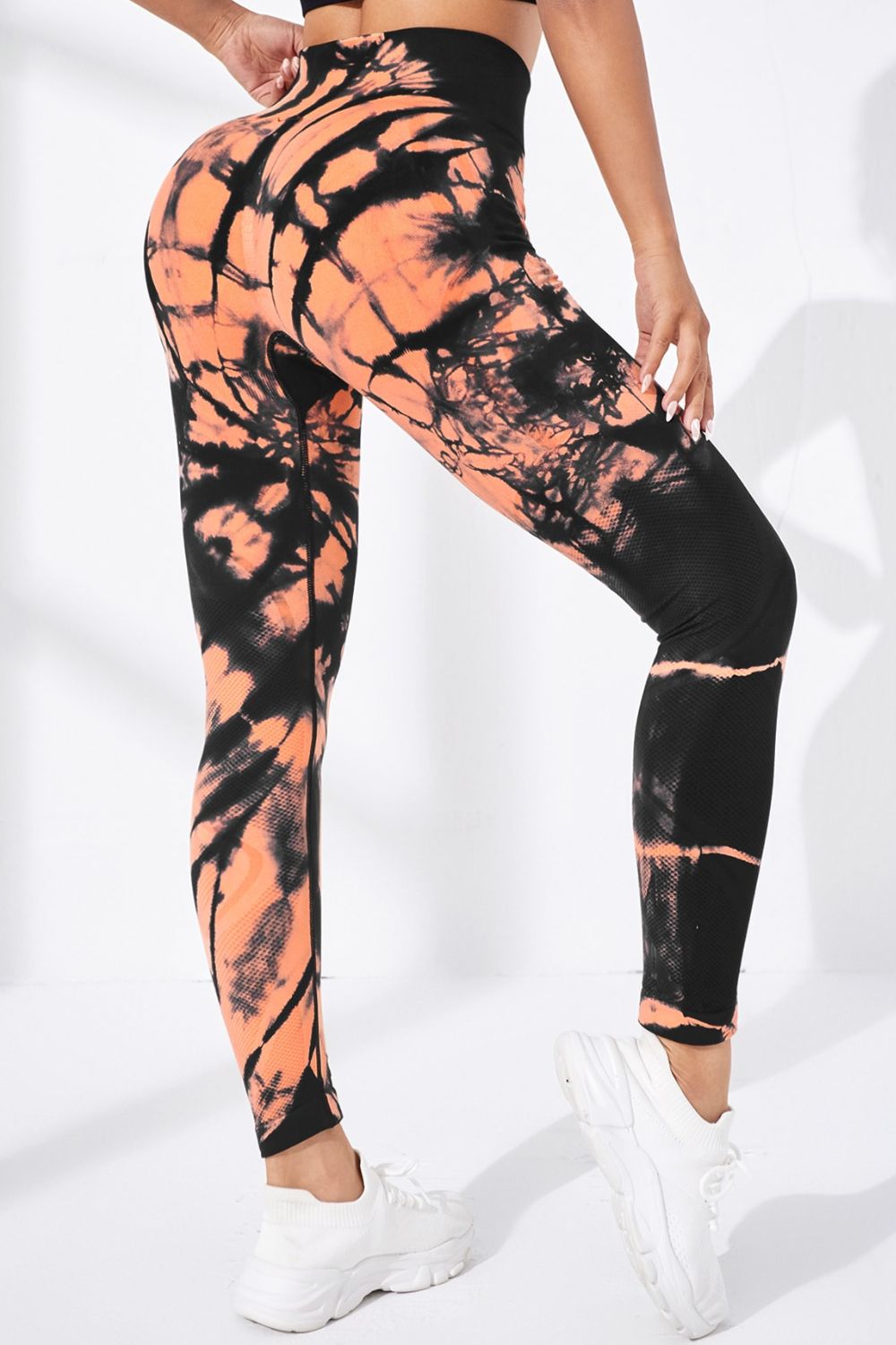 Zanneft PulseFlex slim fit sporty active pants for women – high stretch second-skin leggings studio photo.