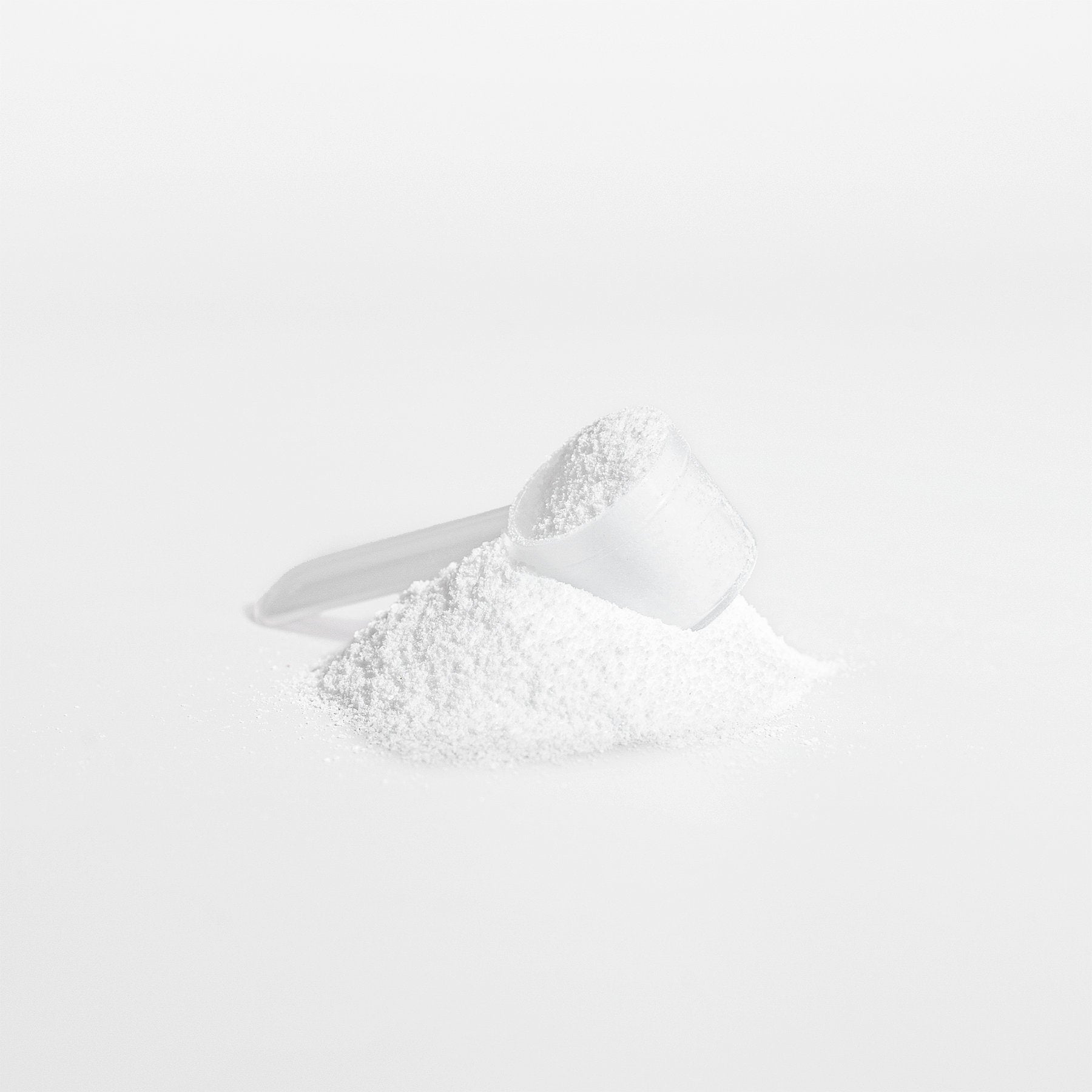 Zanneft Creatine Monohydrate powder in a white tub.
